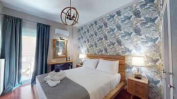 Motley Elegant Apartment by Estia