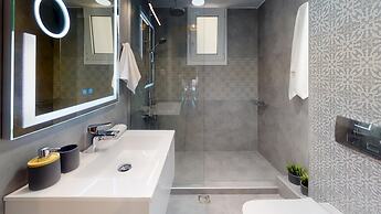 Motley Elegant Apartment by Estia