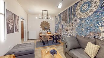 Motley Elegant Apartment by Estia