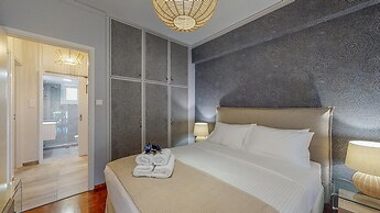 Motley Elegant Apartment by Estia