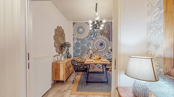 Motley Elegant Apartment by Estia