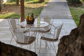 Garden House by Estia