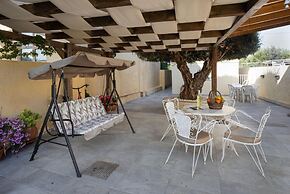 Garden House by Estia