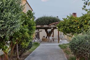 Garden House by Estia