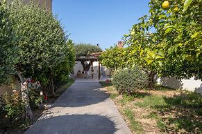 Garden House by Estia