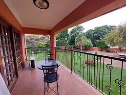 Modern House With Pool in Mount Pleasant - 2063