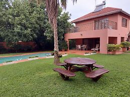 Modern House With Pool in Mount Pleasant - 2063