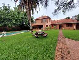 Modern House With Pool in Mount Pleasant - 2063