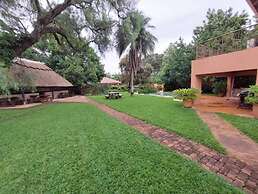 Modern House With Pool in Mount Pleasant - 2063