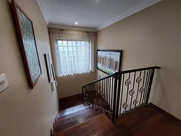 Modern House With Pool in Mount Pleasant - 2063