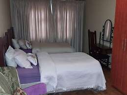 Modern House With Pool in Mount Pleasant - 2063