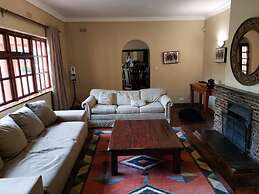 Modern House With Pool in Mount Pleasant - 2063