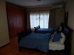 Modern House With Pool in Mount Pleasant - 2063