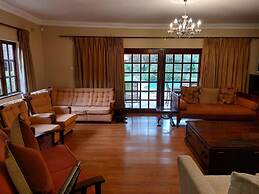 Modern House With Pool in Mount Pleasant - 2063