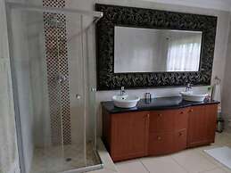 Modern House With Pool in Mount Pleasant - 2063