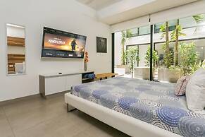 Modern Sleek 2 BR Close to Beach Paradise