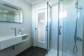 Aqua Villa by Acasadascasas