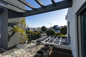 Aqua Villa by Acasadascasas