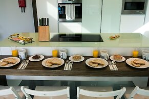 Aqua Villa by Acasadascasas