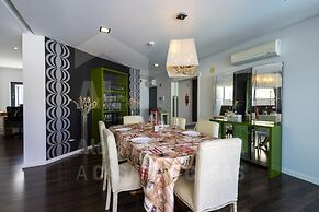 Aqua Villa by Acasadascasas