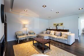 Aqua Villa by Acasadascasas