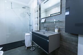 Aqua Villa by Acasadascasas