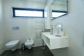 Aqua Villa by Acasadascasas