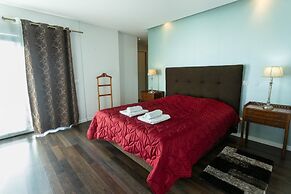 Aqua Villa by Acasadascasas