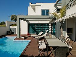 Aqua Villa by Acasadascasas