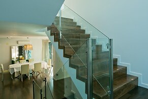 Aqua Villa by Acasadascasas