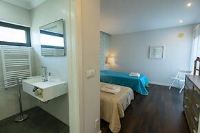 Aqua Villa by Acasadascasas