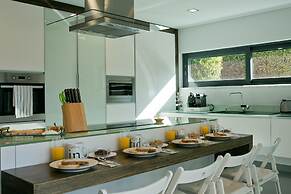 Aqua Villa by Acasadascasas