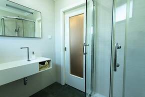 Aqua Villa by Acasadascasas