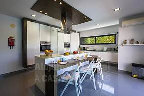 Aqua Villa by Acasadascasas