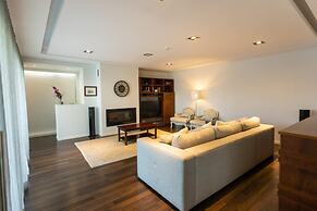 Aqua Villa by Acasadascasas