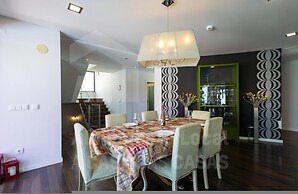 Aqua Villa by Acasadascasas