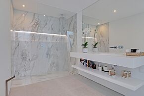 ONE SIX Villa in Vilamoura