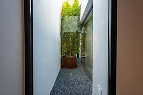 ONE SIX Villa in Vilamoura