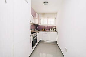Modern 2bdr Apartment-cathedral View-best Location