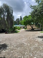 Executive Apartment With 2 Beds Air-con and Kitchenette - 2073