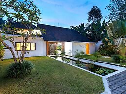 Villa Candi Kecil Empat