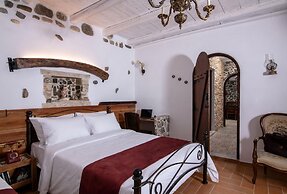 Giannios Traditional Superior Suite by Estia