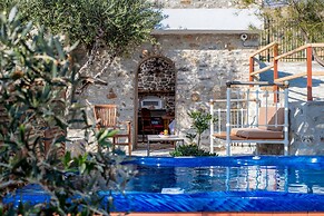 Giannios Traditional Superior Suite by Estia