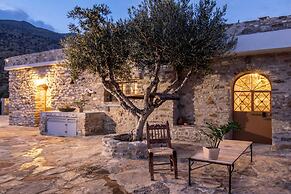 Giannios Traditional Superior Suite by Estia