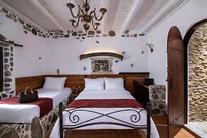 Giannios Traditional Superior Suite by Estia