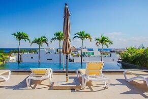 New Studio Rooftop Pool Ocean Views