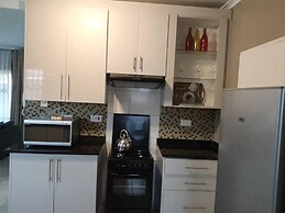 Luxurious 3 bed House Modern Open Plan- Borehole - 2046