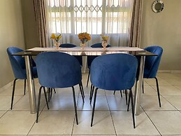 Luxurious 3 bed House Modern Open Plan- Borehole - 2046