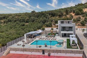 Luxurious Villa Micha Mare - 14 Bedrooms
