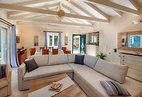 Maritina Villa - 2 BR House Surrounded by Olive Groves